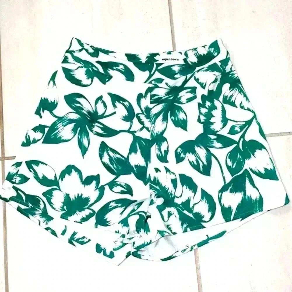 Superdown Shakira Shorts in White & Green - Picture 2 of 6